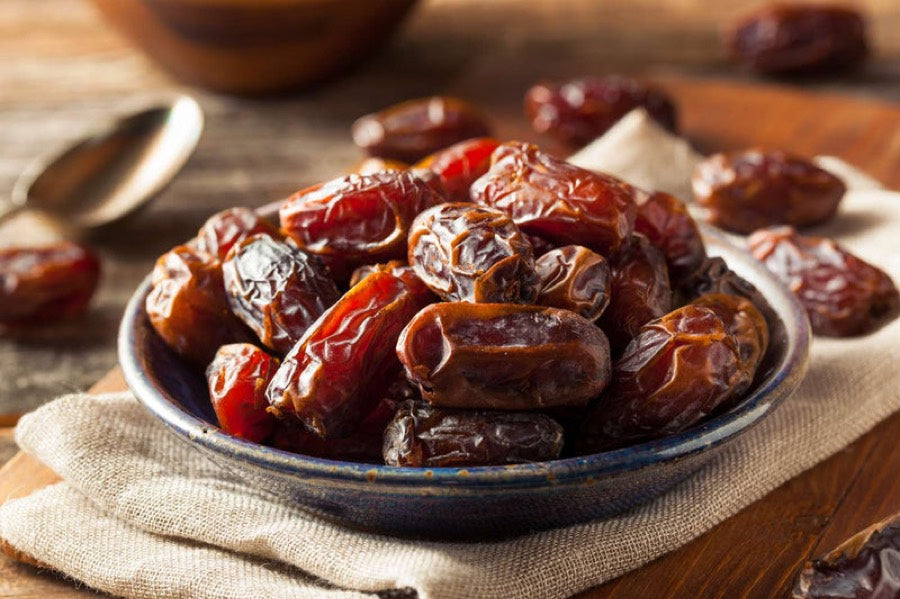 A bowl of Medjool dates